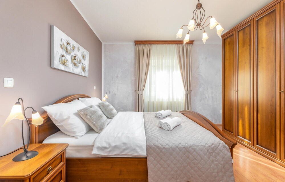 3 Bedroom Gorgeous Apartment In Pula — 4-Star Luxury Hotel in Pula, Croatia