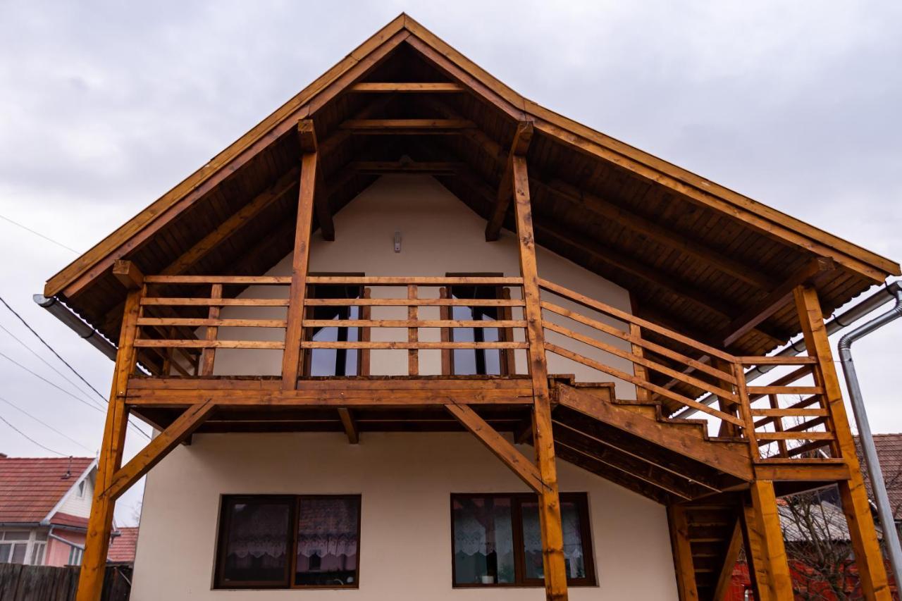 Csicsói Csűrház — hotel in Ciceu