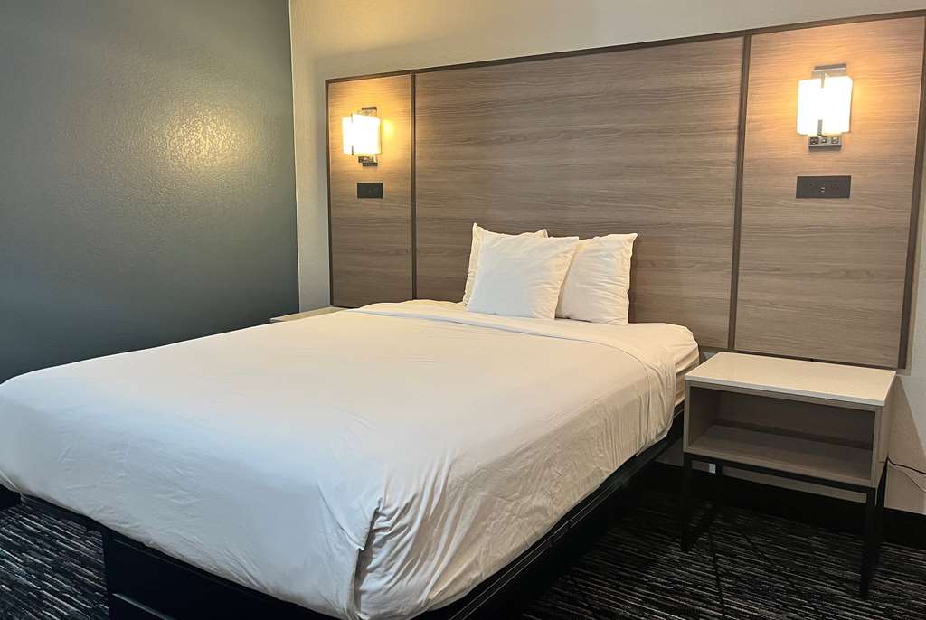 Baymont by Wyndham Indianapolis Northeast - photo 16