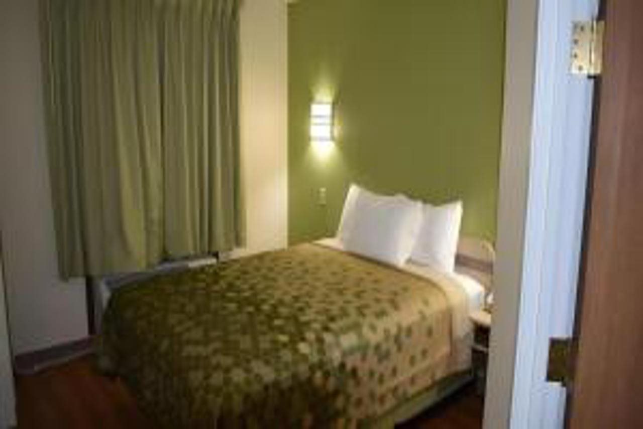 Econo Lodge Hot Springs South - photo 14