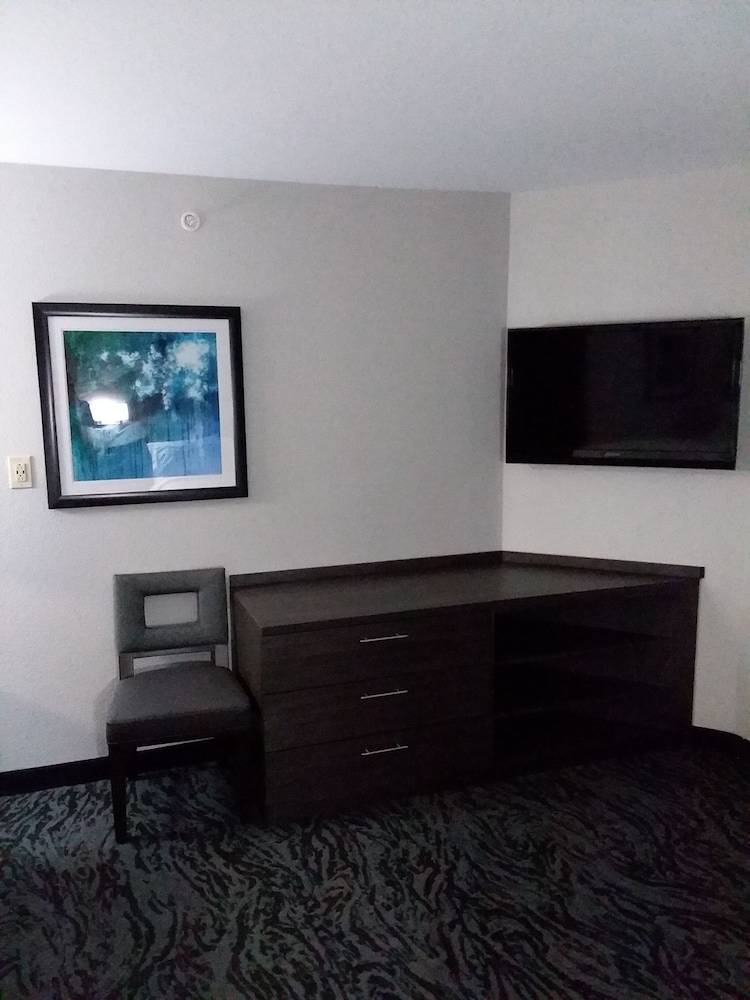 Candlewood Suites Knoxville Airport Alcoa by IHG - photo 33