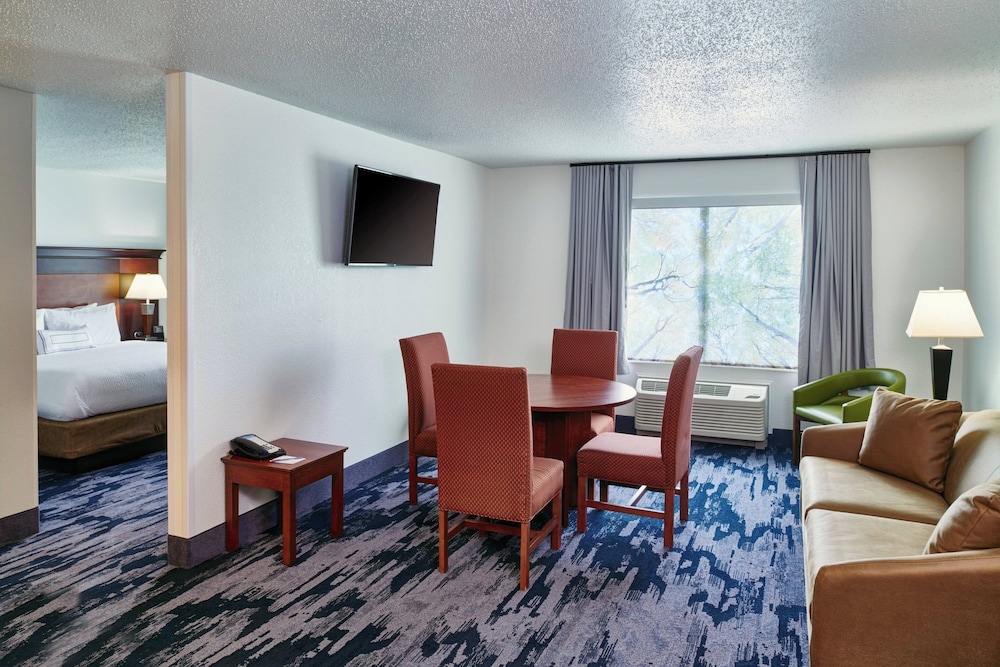 Fairfield Inn & Suites by Marriott Detroit Livonia - photo 9