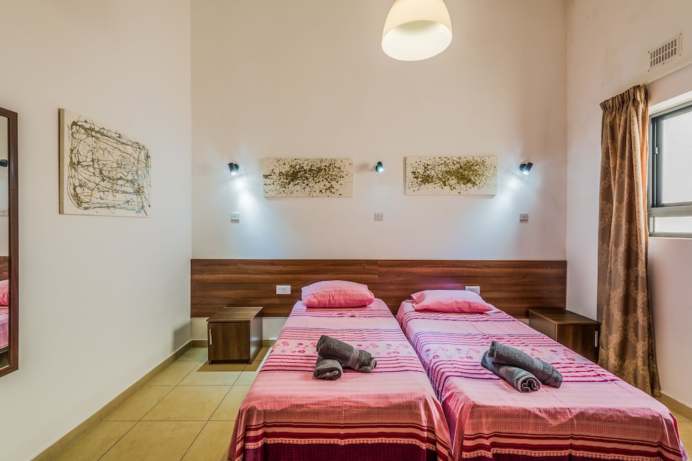 Blue Harbour 1 by Getaways Malta — 4-Star Luxury Hotel in San Pawl Il-Bahar, Malta