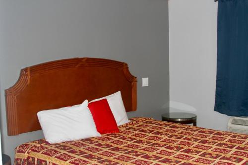 The Broadway Inn - photo 17