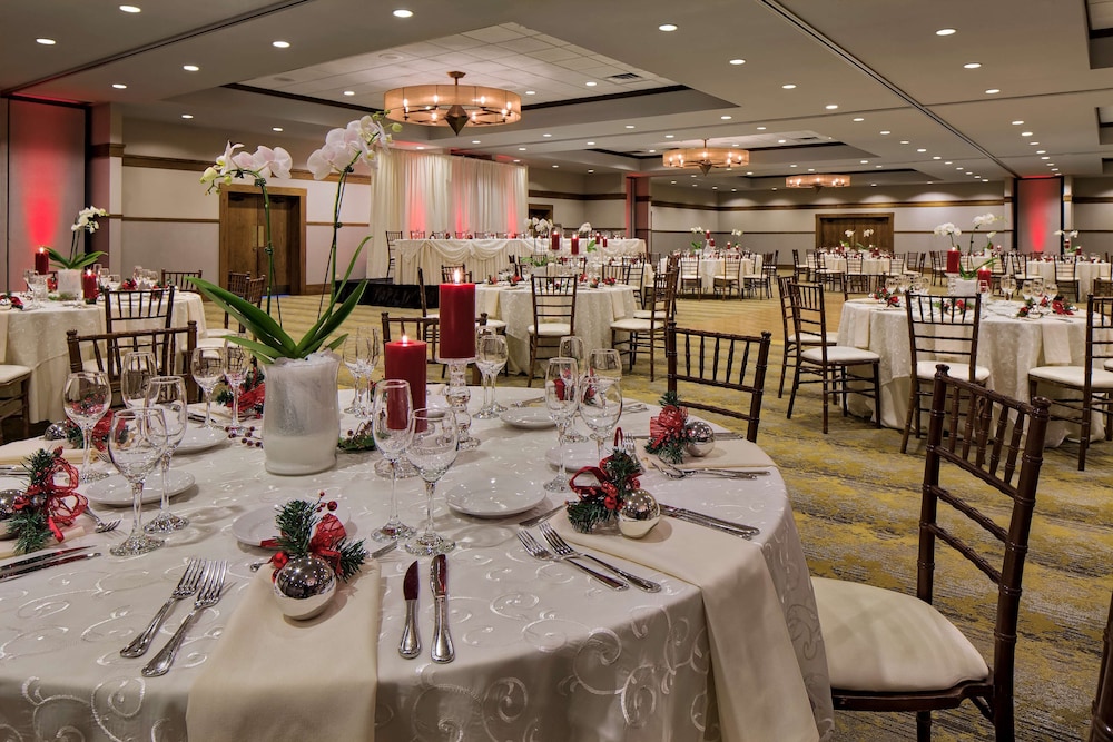 DoubleTree by Hilton Libertyville Mundelein - photo 22