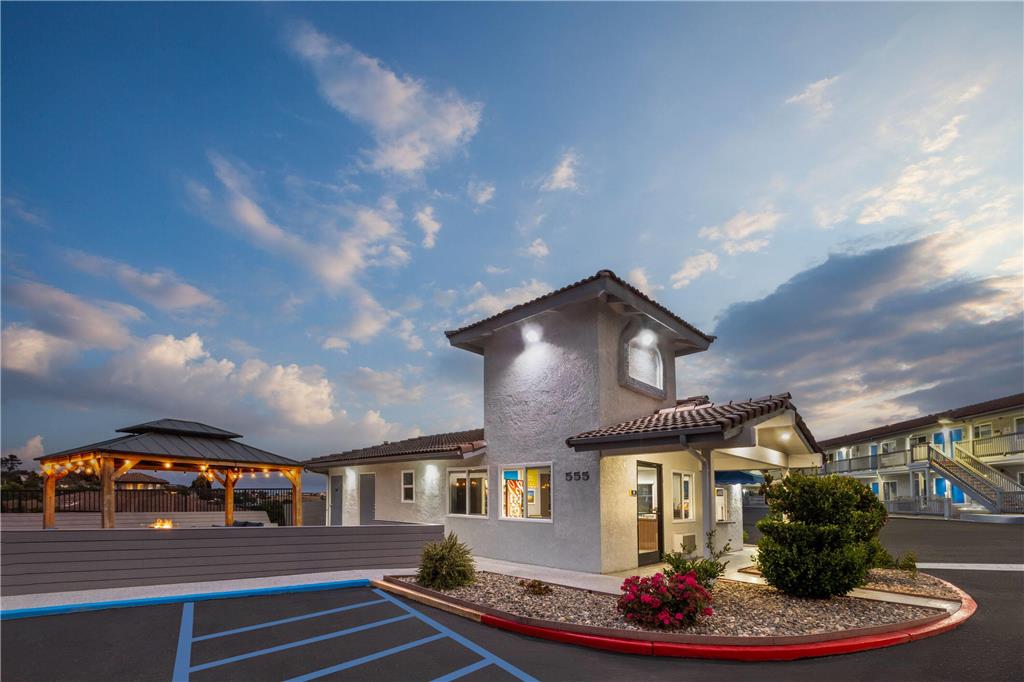 Days Inn by Wyndham Arroyo Grande Pismo Beach in Arroyo Grande, United States