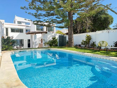 Vila Golfinho with heated pool rooftop lounge and ocean views — 4-Star Luxury Hotel in Luz, Portugal