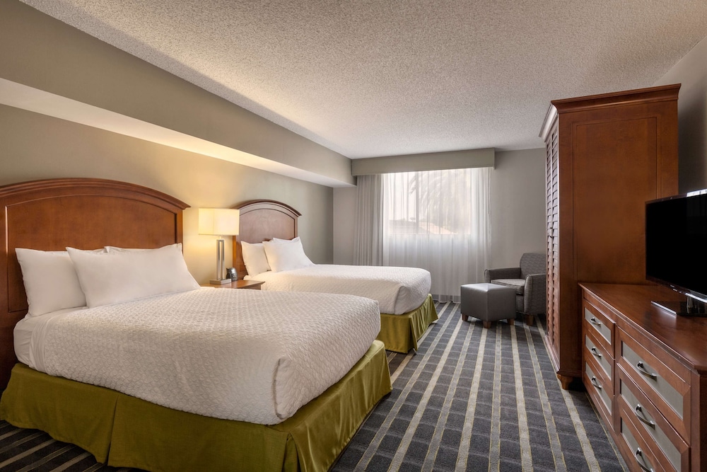 Embassy Suites by Hilton San Francisco Airport Waterfront - photo 13