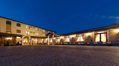 Pensiunea Select — 4-Star Luxury Hotel in Alba Iulia, Romania