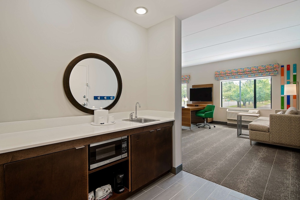 Hampton Inn & Suites Raleigh Midtown - photo 26