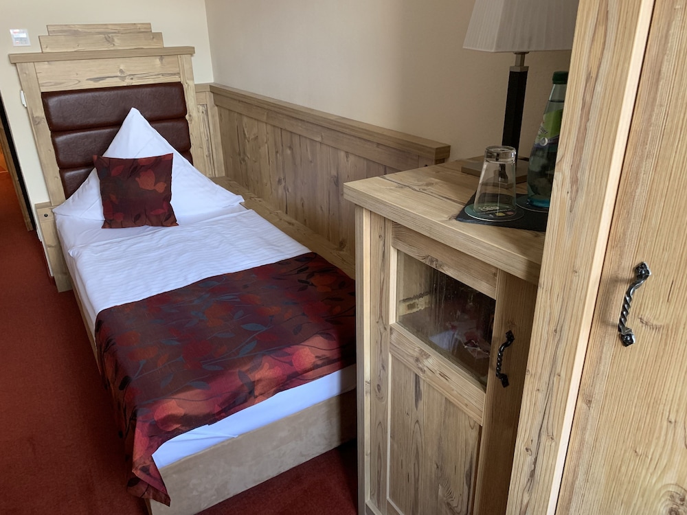 Hotel Goldener L we — Seesen — photo 4