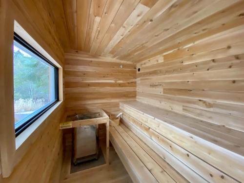 2669 Chemin du Village Mountain Home w Hot Tub & Sauna next to Village — 4-Star Luxury Hotel in Mont-Tremblant, Canada