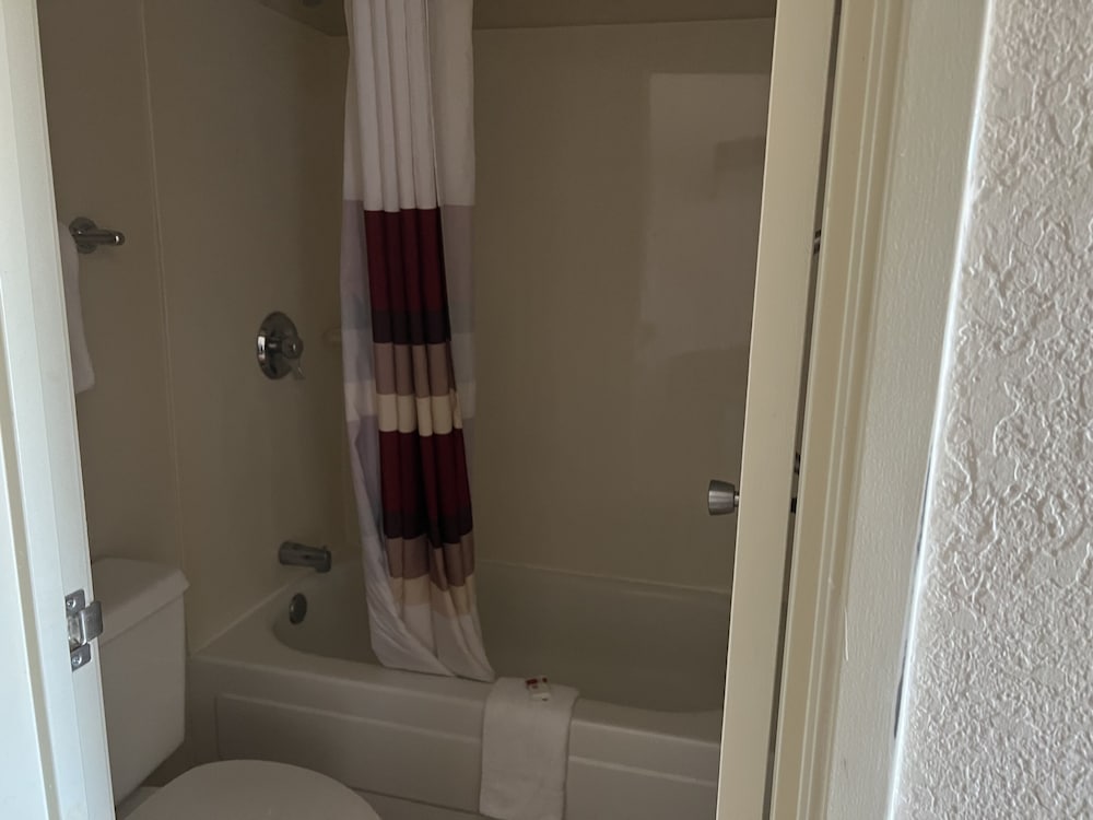 Travelodge by Wyndham Holland Toledo - photo 13