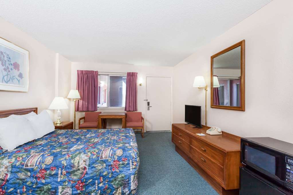 Days Inn by Wyndham Burns - photo 10