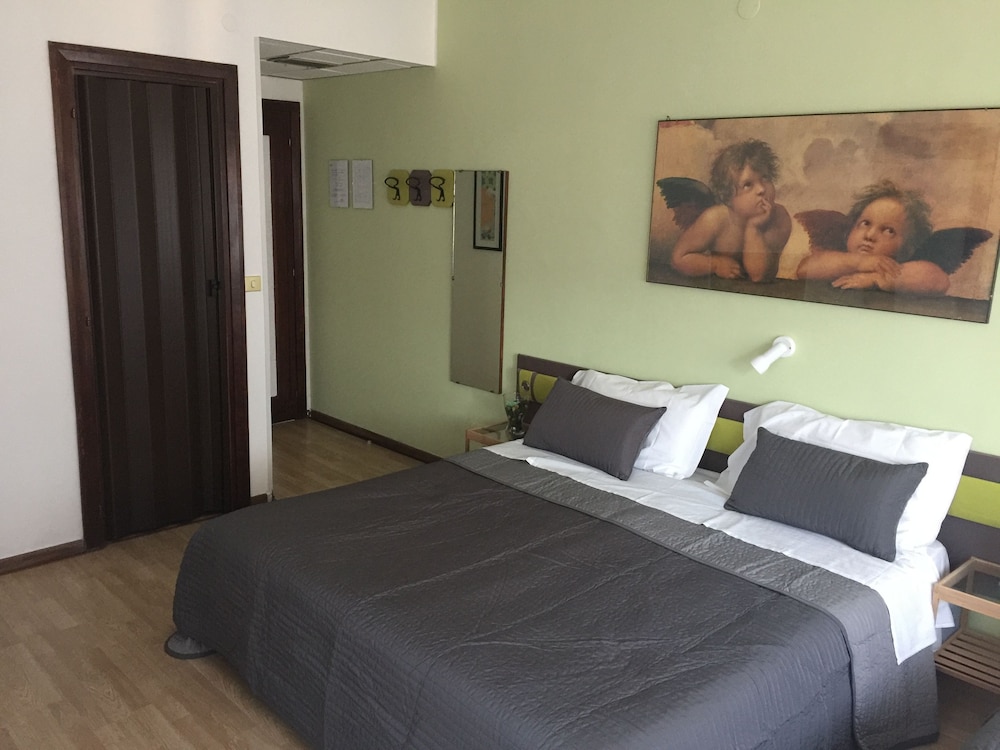 Hotel San Michele — hotel in Aprilia