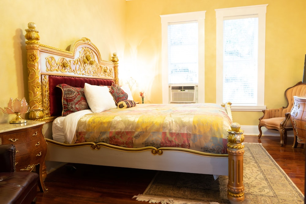 Oaak Tree Hotel - photo 30