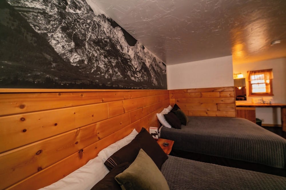 Chinook Winds Motel - photo 21