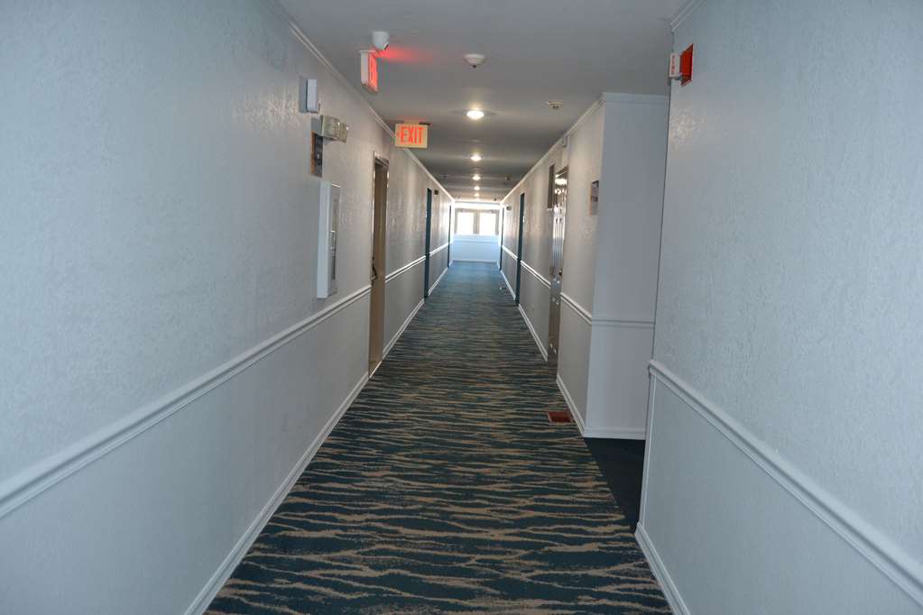 Days Inn and Suites by Wyndham Sikeston - photo 43