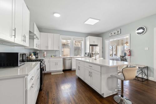 Luxe Beach Estate 4 Bedrooms and 3 Bathrooms in Atlantic City, United States