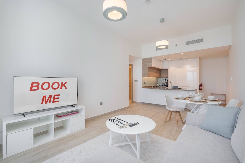 Free housekeeping visits during your stay StayShort Sleek 1 BR in Studio One Tower with Great Amenities — 4-Star Luxury Hotel in Dubai, United Arab Emirates