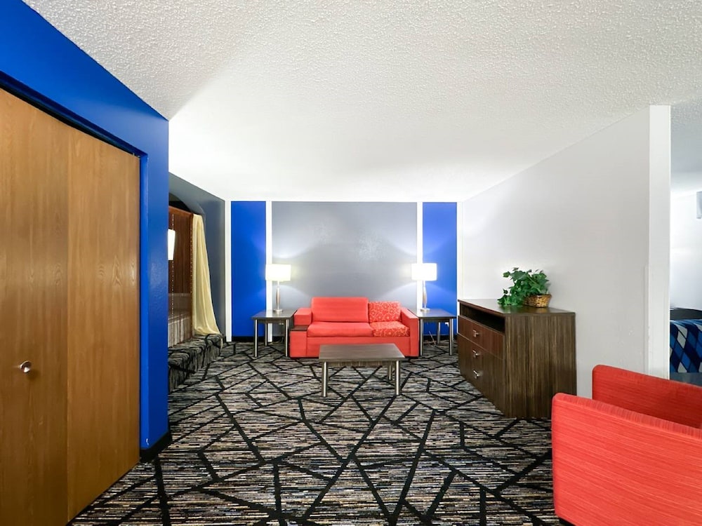 Blaine Town Inn & Suites - photo 17