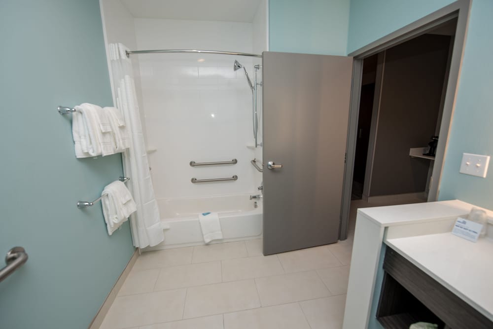Holiday Inn Express & Suites Lake Charles South Casino Area by IHG - photo 72