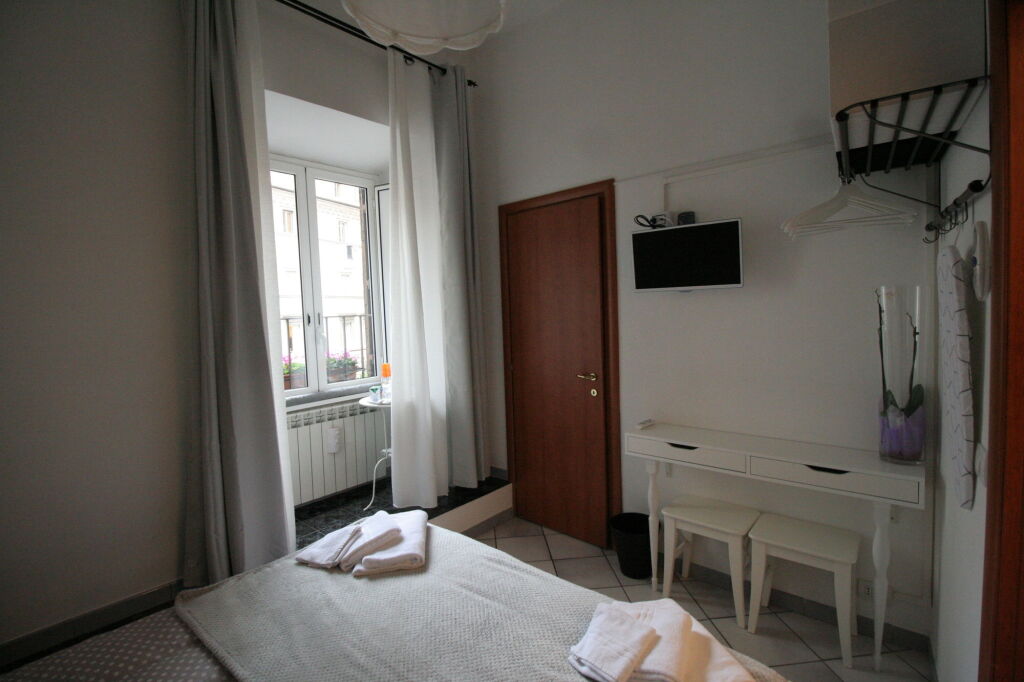 Claudia Rooms - last minute hotel in Rome