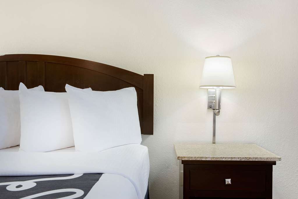 La Quinta Inn & Suites by Wyndham Springfield South - photo 27