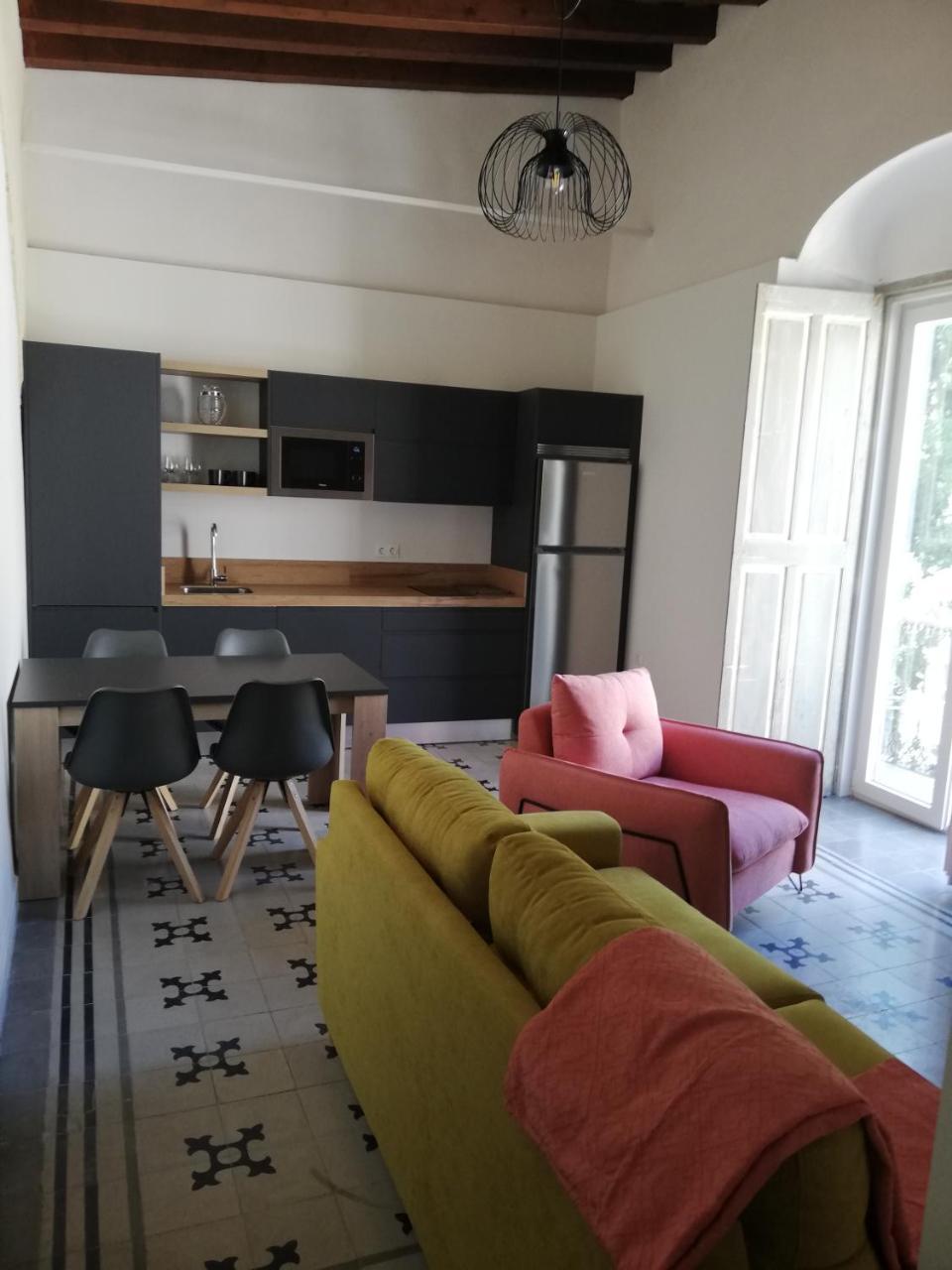 Casa Palacio Caballeros 7 Con Parking — 4-Star Luxury Hotel in Sanlucar De Barrameda, Spain