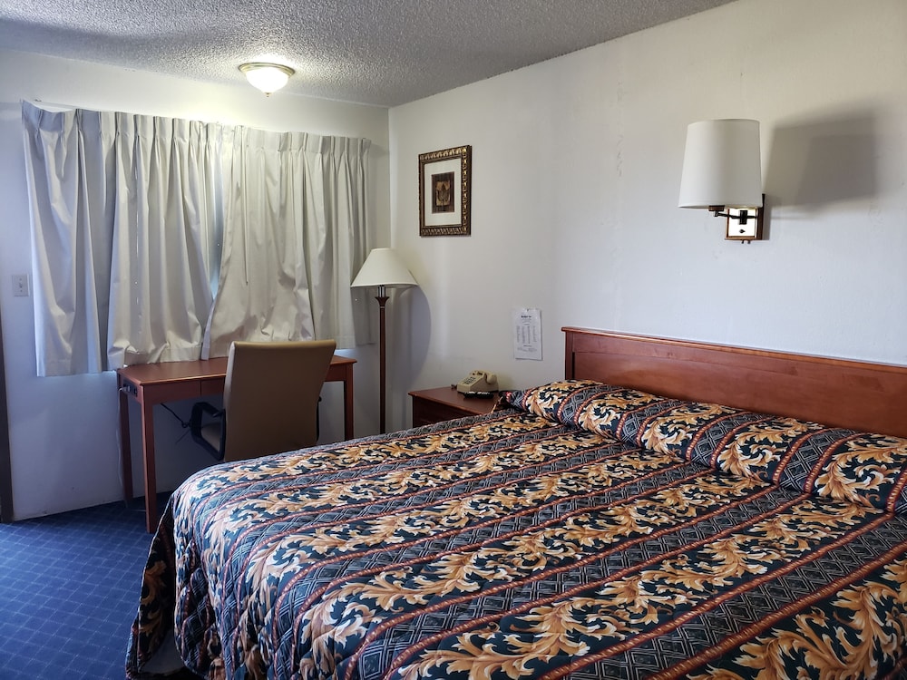 Oasis Inn & Suites - photo 11