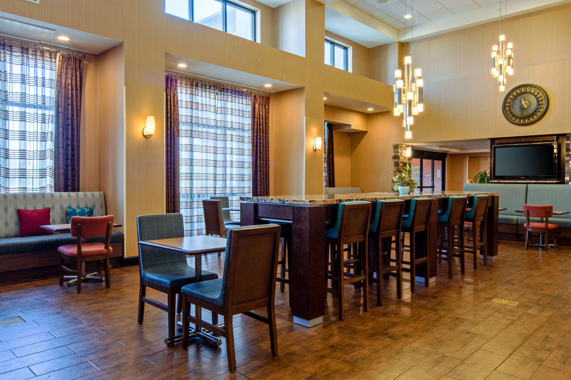 Hampton Inn & Suites Bakersfield Hwy 58 CA - photo 22