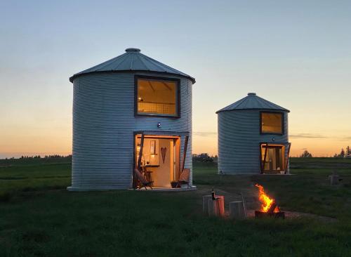 Clark Farm Silos 5 Silo Mountain View Retreat — Kalispell