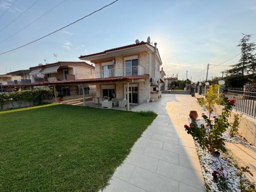 Samaras Villa — 4-Star Luxury Hotel in Nea Flogita, Greece