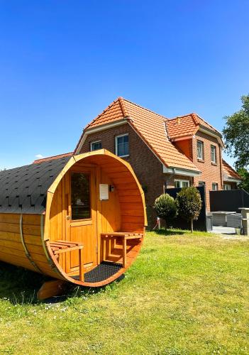 Ferienwohnung Lüttje Huck Seeblick 3 — 4-Star Luxury Hotel in Aurich, Germany