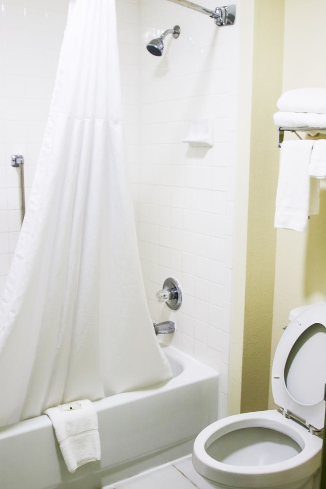 Quality Inn Cleveland North - photo 23