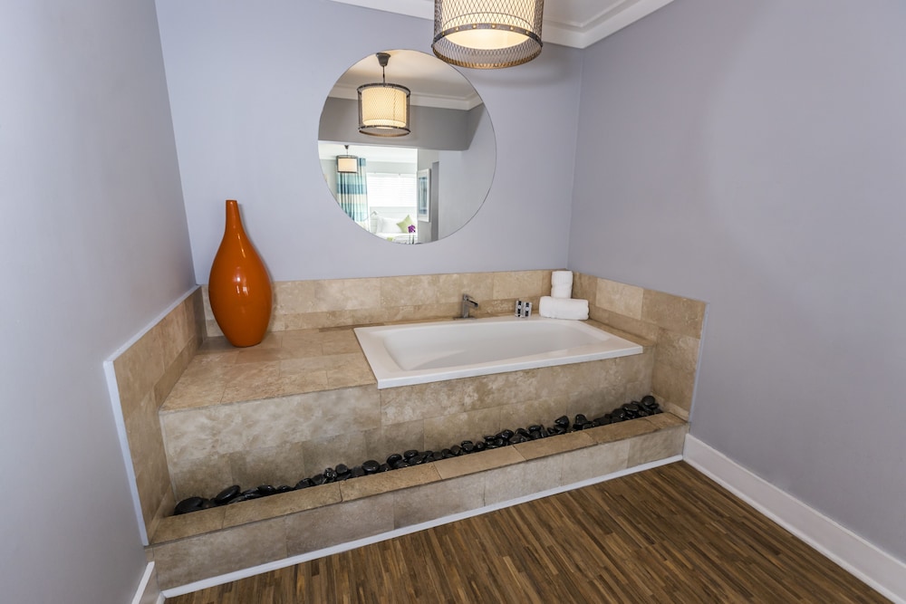 Chesterfield Hotel & Suites - photo 37