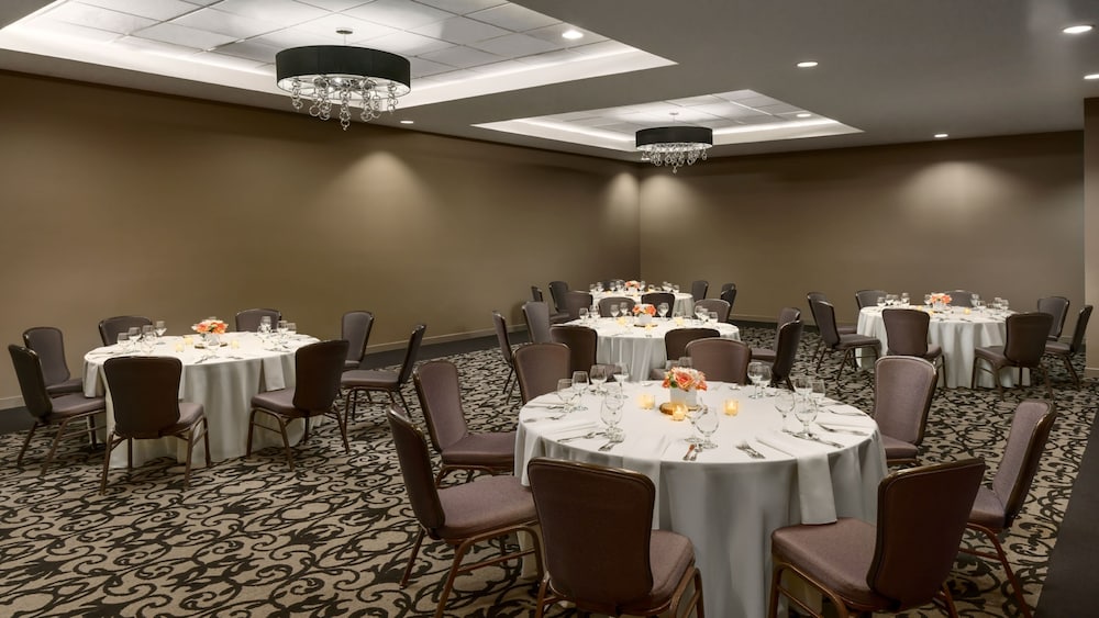 Crowne Plaza Phoenix Airport PHX by IHG - photo 72