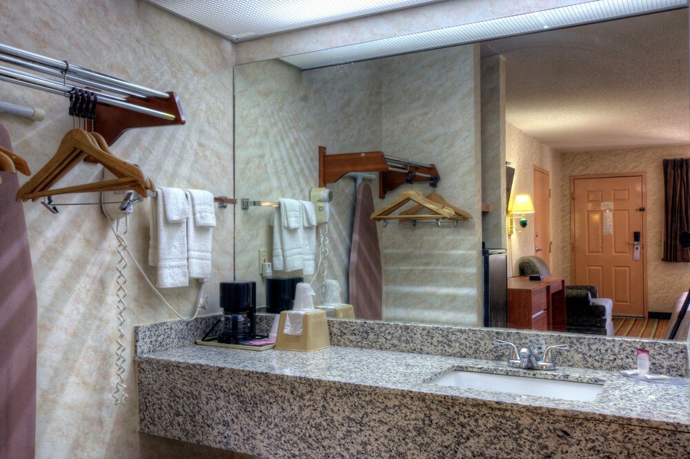 Red Roof Inn & Suites Athens AL - photo 32