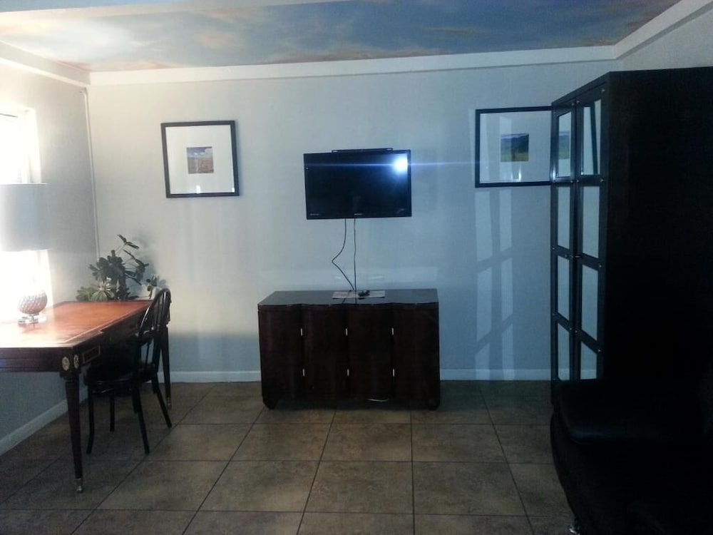 Sterling Gardens Hotel - photo 61