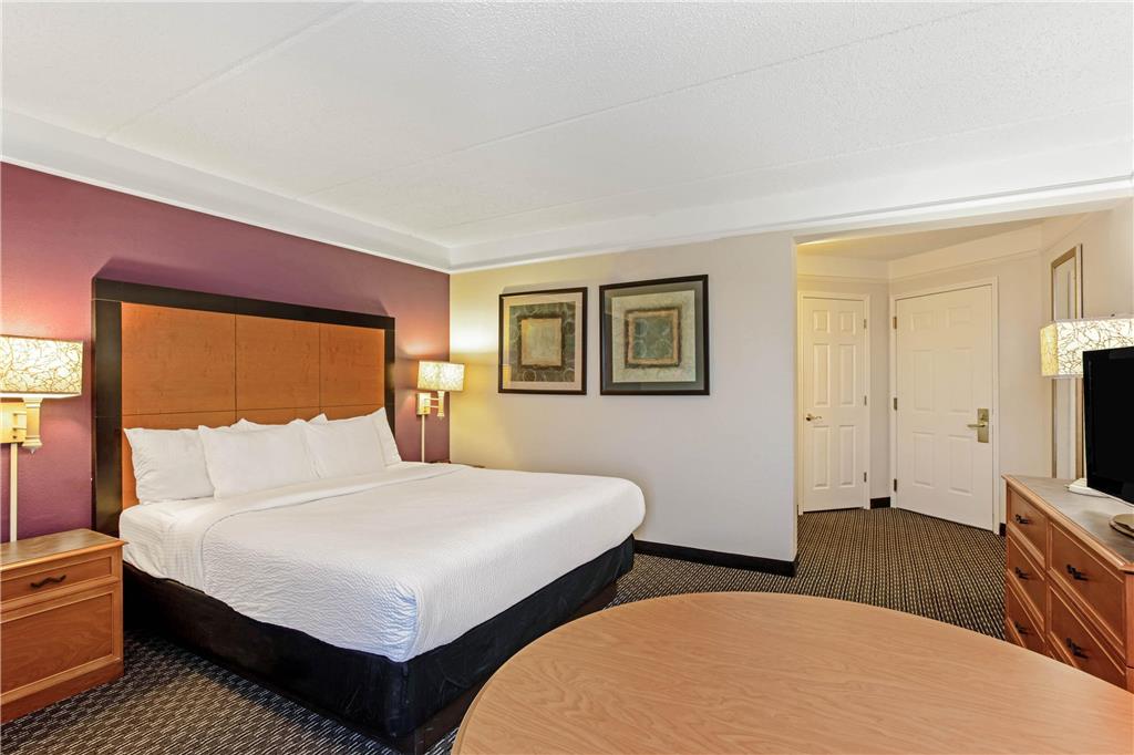 La Quinta Inn & Suites by Wyndham Orlando I Drive Conv Ctr - photo 28