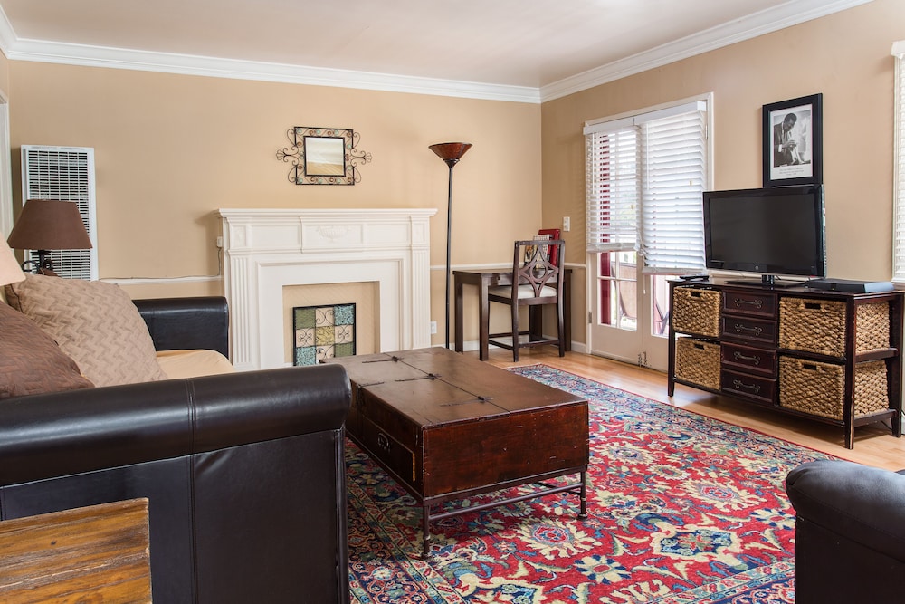 Hollywood Hills Suites - photo 9