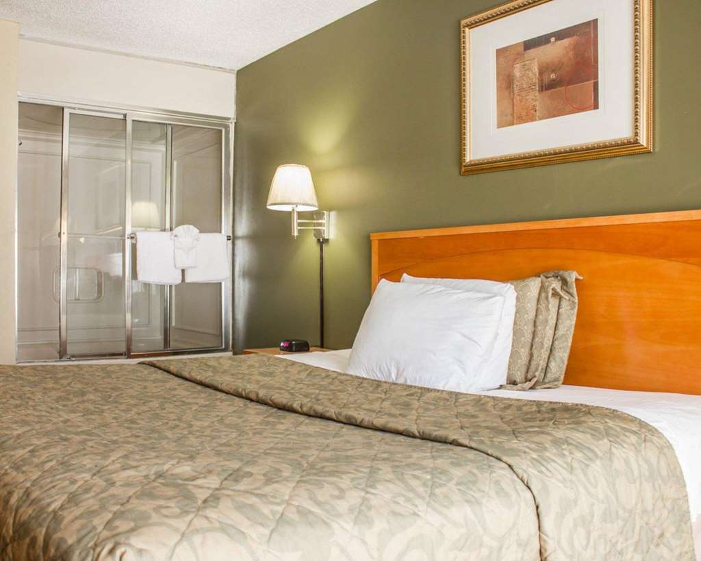 Rodeway Inn Huntington Station Melville - photo 19