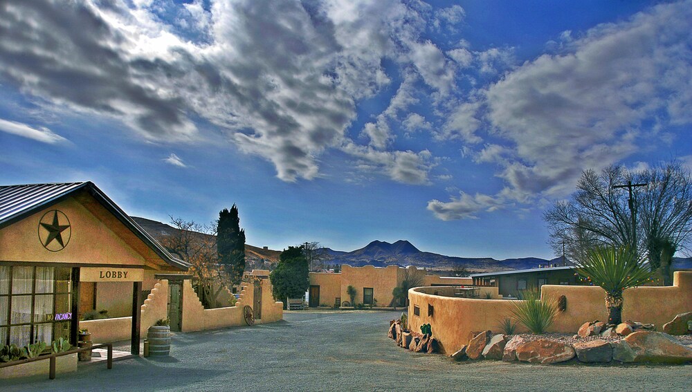 The Maverick Inn - photo 19