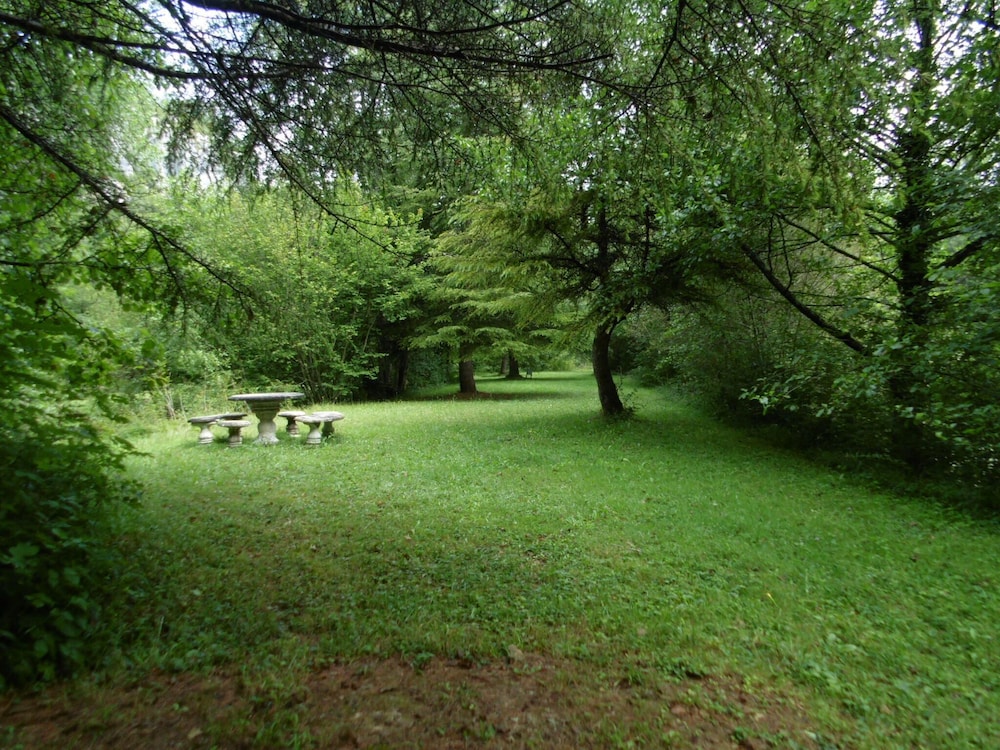 Storybook Riverside Inn - photo 3