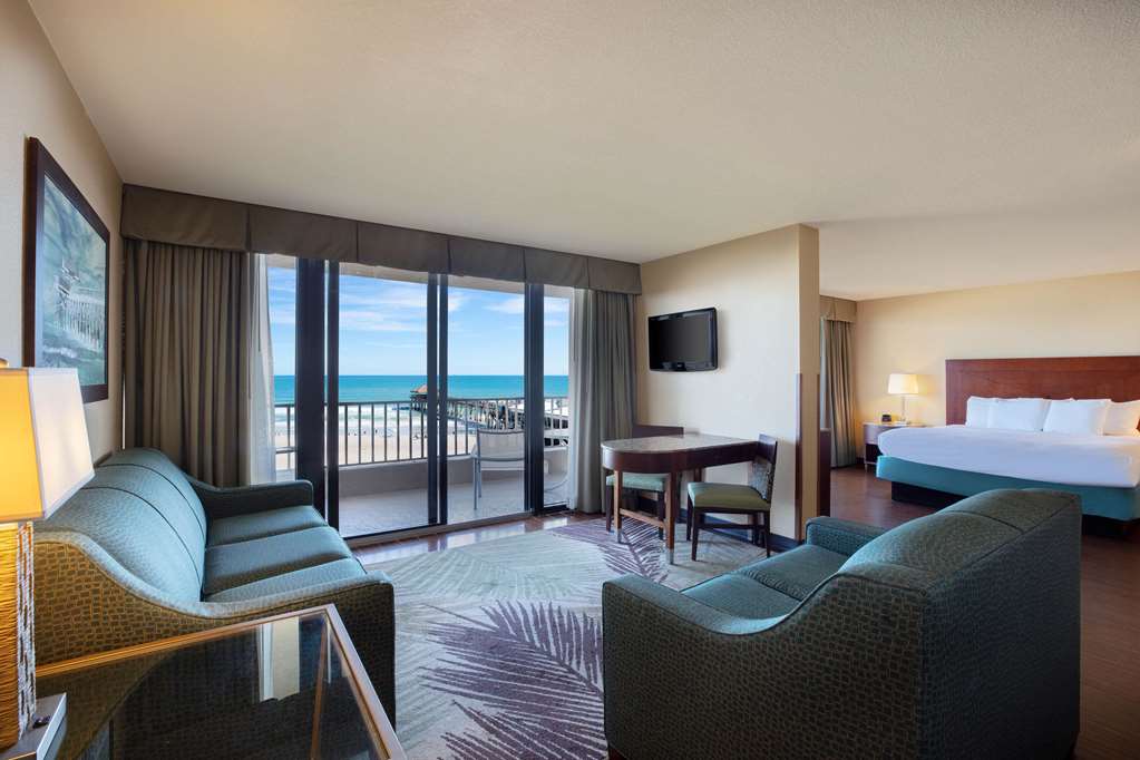 La Quinta Inn & Suites by Wyndham Cocoa Beach Oceanfront - photo 39