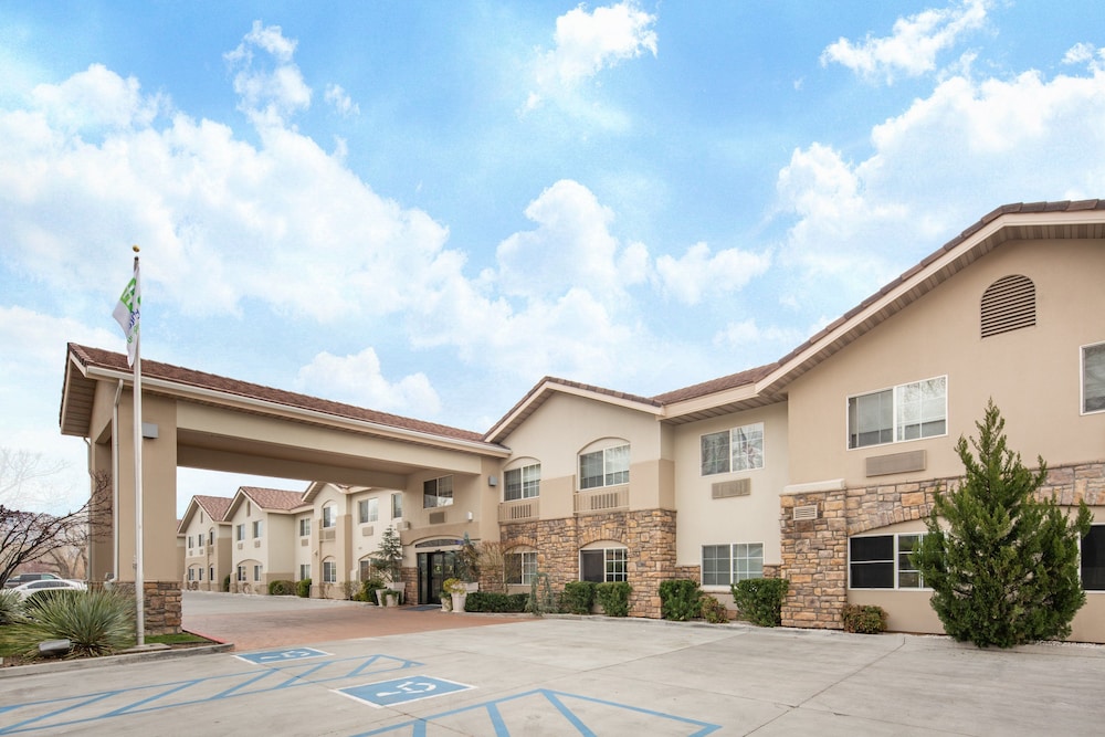 Holiday Inn Express Hotel & Suites Bishop by IHG - photo 52