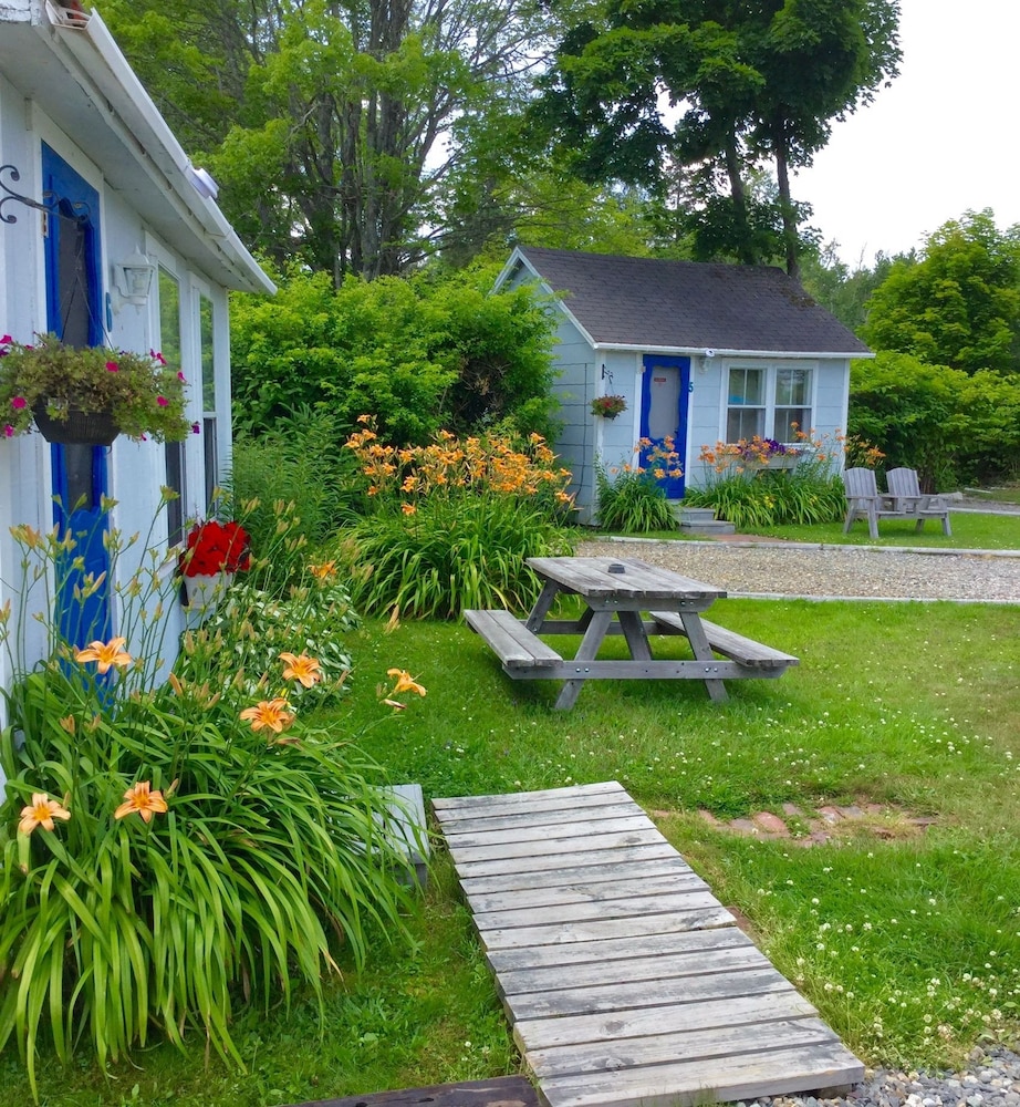 Isleview Motel and Cottages - photo 53