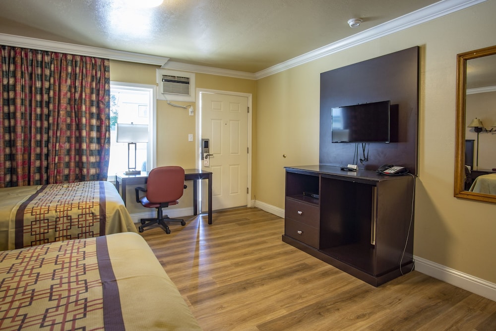 Charm Motel & Suites - photo 29