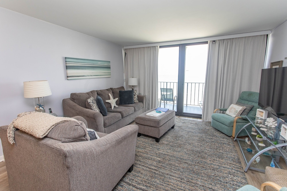 Royal Garden Resort 415 2 Bedroom Condo by RedAwning - photo 16