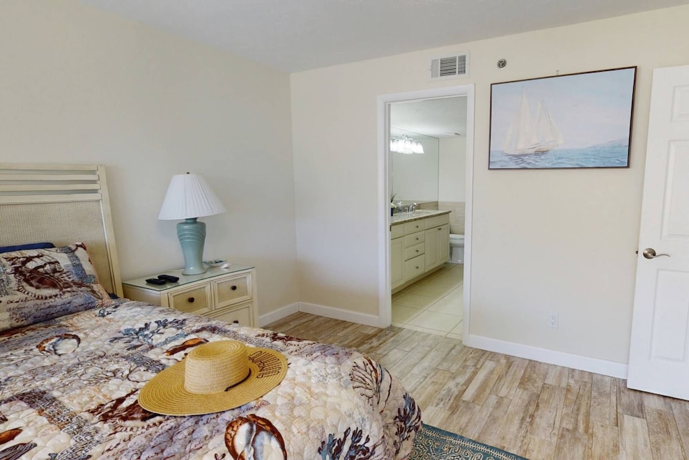 Siesta Sands Beach Resort 4th Floor With Elevator - photo 26